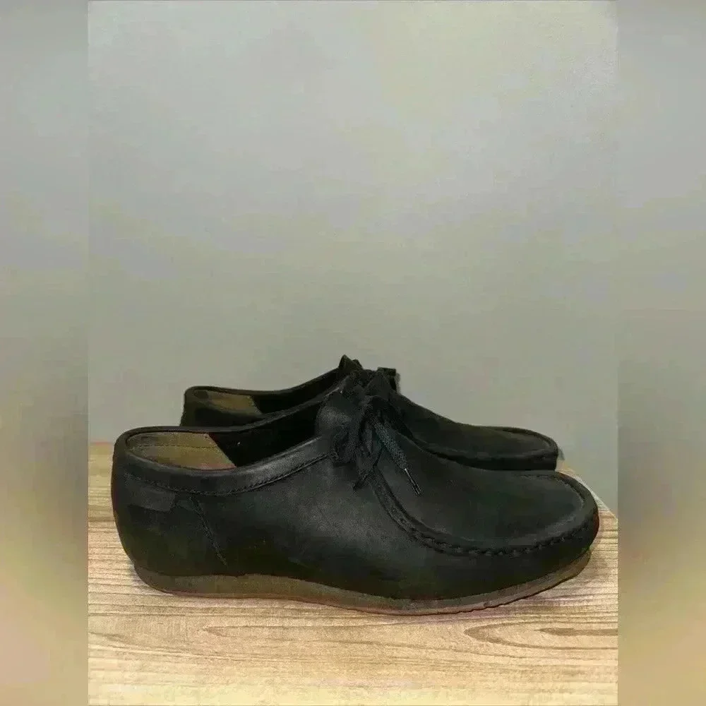 Clarks Wallabees Low Men’s Sz 9.5 Matte Black Leather RARE Vibram Sole NICE - Picture 1 of 6